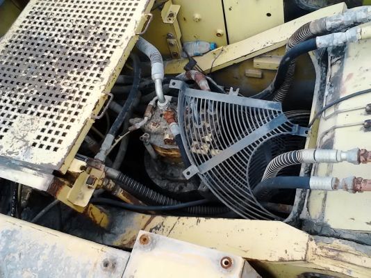 ชายเป็นอะไหล่ ครับ CAT325 ใข้งานมา 9000 ชั่วโมง ครับสภาพ 90\%