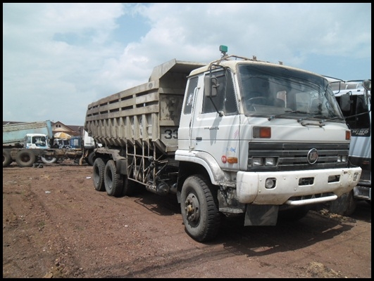 สิบล้อ UD430 กระบะดั้มท้องเรือ ราคาเบาๆ