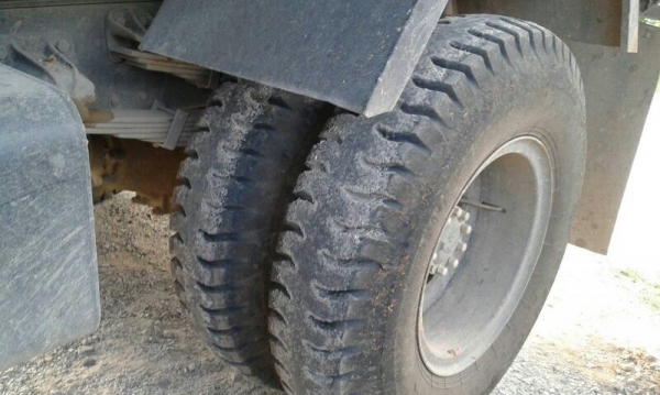 รถฮีโน่ 6 ล้อดั้ม 220 แรงม้า. ปี 54  ( รถวิ่ง  11x,xxx กม. / ใช้งานน้อย. )  สนใจติดต่อ 081 - 6079515