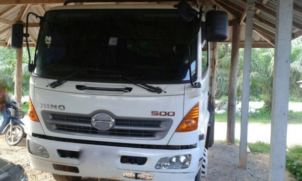 รถฮีโน่ 6 ล้อดั้ม 220 แรงม้า. ปี 54  ( รถวิ่ง  11x,xxx กม. / ใช้งานน้อย. )  สนใจติดต่อ 081 - 6079515