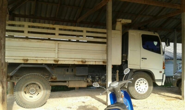 รถฮีโน่ 6 ล้อดั้ม 220 แรงม้า. ปี 54  ( รถวิ่ง  11x,xxx กม. / ใช้งานน้อย. )  สนใจติดต่อ 081 - 6079515