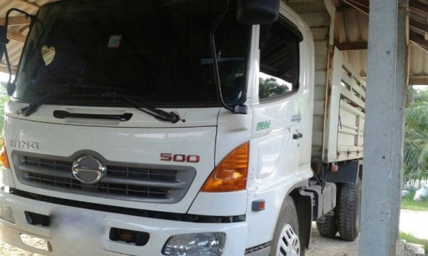 รถฮีโน่ 6 ล้อดั้ม 220 แรงม้า. ปี 54  ( รถวิ่ง  11x,xxx กม. / ใช้งานน้อย. )  สนใจติดต่อ 081 - 6079515