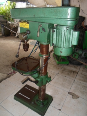 แท่นเจาะ สภาพสวย เดิม ๆ พร้อมใช้ไฟบ้าน สูงประมาณ 1.20 เมตร 5,000