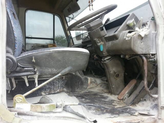 ขายรถ 10 ล้อกระบะดัมพ์ท้องเรือ NISSAN UD CWM 430 230 แรงม้า ราคา 700000