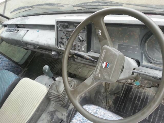 ขายรถ 10 ล้อกระบะดัมพ์ท้องเรือ NISSAN UD CWM 430 230 แรงม้า ราคา 700000