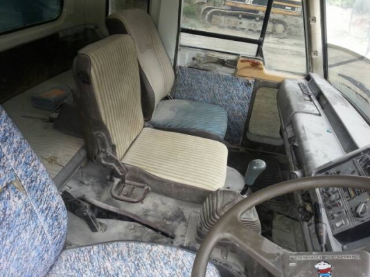 ขายรถ 10 ล้อกระบะดัมพ์ท้องเรือ NISSAN UD CWM 430 230 แรงม้า ราคา 700000