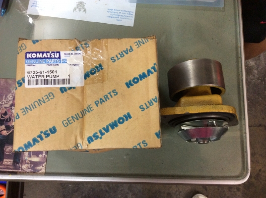 ปั้มน้ำKOMATSU PC200-6/7/8,6D102