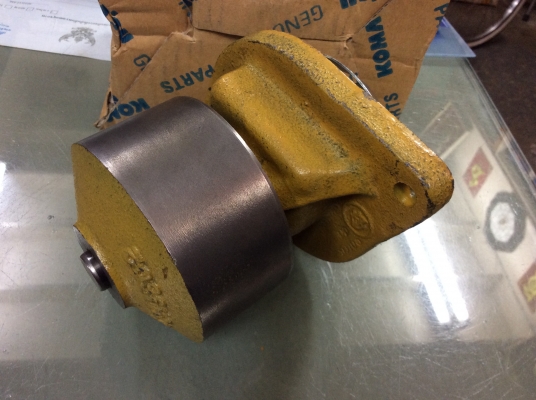 ปั้มน้ำKOMATSU PC200-6/7/8,6D102