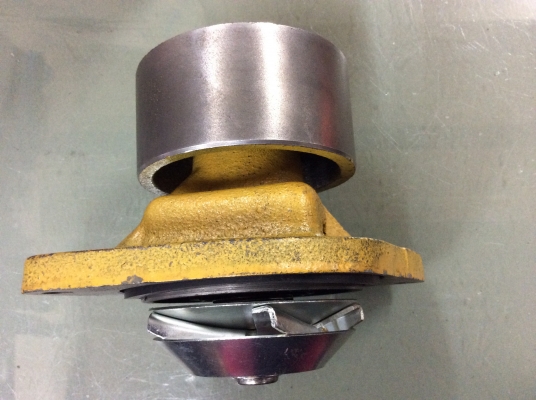 ปั้มน้ำKOMATSU PC200-6/7/8,6D102