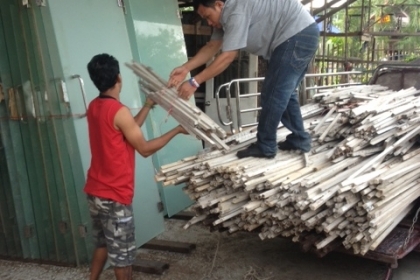 ไม้เต็งไทยเก่า 1*1 นิ้วไม้เต็งไทยทาสีขาวครับเรื้อจากระแนงภายในครับขนาด 1*1  นิ้ว  ความยาว  3   เมตรครับ   ขายตัวละ 45  บาทครับ ราคานี้น่าเก็บครับ