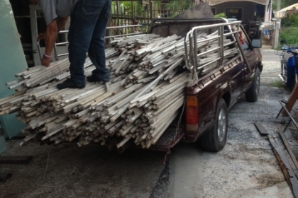 ไม้เต็งไทยเก่า 1*1 นิ้วไม้เต็งไทยทาสีขาวครับเรื้อจากระแนงภายในครับขนาด 1*1  นิ้ว  ความยาว  3   เมตรครับ   ขายตัวละ 45  บาทครับ ราคานี้น่าเก็บครับ