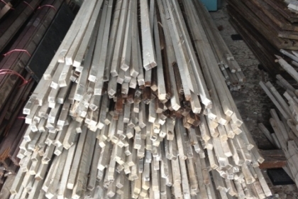 ไม้เต็งไทยเก่า 1*1 นิ้วไม้เต็งไทยทาสีขาวครับเรื้อจากระแนงภายในครับขนาด 1*1  นิ้ว  ความยาว  3   เมตรครับ   ขายตัวละ 45  บาทครับ ราคานี้น่าเก็บครับ