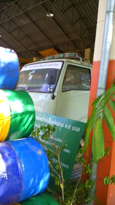 รถหกล้อHINO FB หกล้อท้ายลาด เครื่องดีเซล ฮีโน่ 6 สูบ รถหกล้อในสภาพใหม่เอี่ยม บรรทุก รถแบคโฮขนาด PC60 ได้ดี