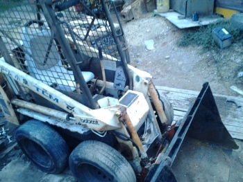 รถตักล้อยาง BOBCAT  เครื่องดีเซล 2 สูบ KUBOTA  = ราคา 88,000 บาท