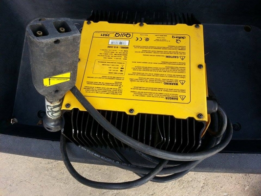 รถกอล์ฟไฟฟ้า Ezgo 2 ที่นั่ง ปี 2005 มือ 2 ญี่ปุ่นนำเข้าเอง มีหลายคัน ราคาไม่แพงครับ