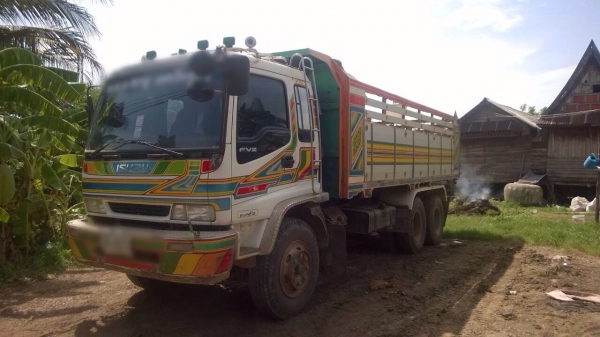 ขายรถบรรทุกสิบล้อดัมพ์ ISUZU DECA เครื่อง 200 แรง 2 เพลา ดัมพ์มิเนียม เกียร์เดิม มีลำโพงลาก