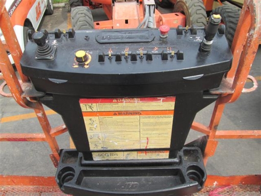 ขายด่วนรถกระเช้า JLG รุ่น 600A (มือสอง) สนใจสอบถามรายละเอียด คุณอนุวัตน์ 084-874-2940