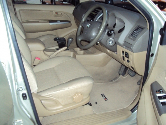 ฟรี หลังคาแครี่บอย เสมอเก๋ง  TOYOTA HILUX VIGO DBL 3.0 G AT 2010