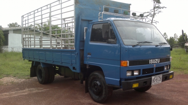 กระบะบรรทุก 6 ล้อ อีซูซุ รุ่นสั่งลุย  115 แรงม้า มือสอง