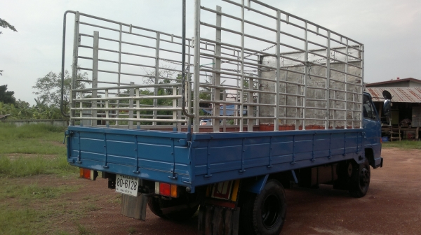 กระบะบรรทุก 6 ล้อ อีซูซุ รุ่นสั่งลุย  115 แรงม้า มือสอง