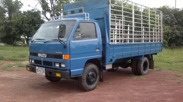 กระบะบรรทุก 6 ล้อ อีซูซุ รุ่นสั่งลุย  115 แรงม้า มือสอง