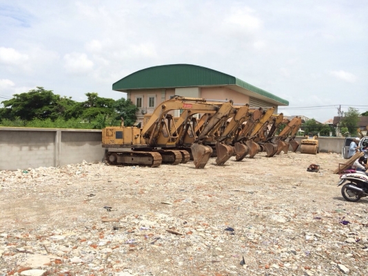 ขายรถแบกโฮ KOMATSU PC 100 รุ่น 2 มีหลายคัน