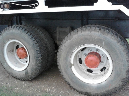 ขายรถสิ้บล้อ210เครื่ิอง240เทอรโบเกียรฟูเลอรทะเบียนพร้อม. หัวเด้ก้าสวย