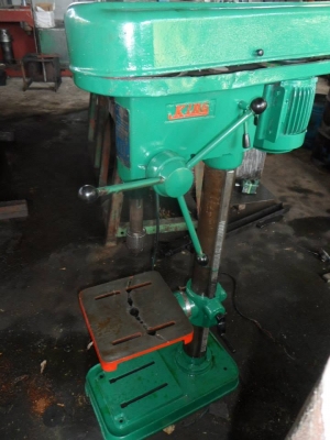 ขายครับขายแท่นเจาะสว่านตั่งพื้น เบอร์ 3 ญี่ห้อ king รุ่น ksd 420 ไฟ 380 V สภาพใช้งาน สาดสีใหม่ 12000 บาท 0814583376 ช่างเอก มีบริการจัดส่งทั่วประเทศ