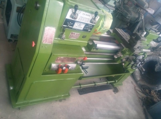 ขายครับขายเครื่องกลึงขนาด 4 ฟุต เบา 3 พลา มีเบรค ญี่ห้อ tashing 500 A สภาพบิ้วใหม่ พร้อมใช้ 0814583376 ช่างเอก