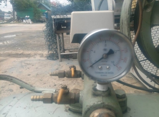 ายครับขายเครื่องอัดลมแบบลูกสูบ ไต้หวัน ญี่ห้อ swan ตัวนอก ถังยาว ใหญ่ พร้อมใช้ 28000 บาท 0814583376 ช่างเอก มีบริการจัดส่งทั่วประเทศ