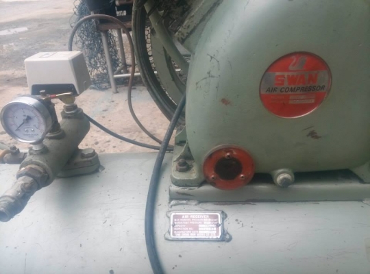 ายครับขายเครื่องอัดลมแบบลูกสูบ ไต้หวัน ญี่ห้อ swan ตัวนอก ถังยาว ใหญ่ พร้อมใช้ 28000 บาท 0814583376 ช่างเอก มีบริการจัดส่งทั่วประเทศ