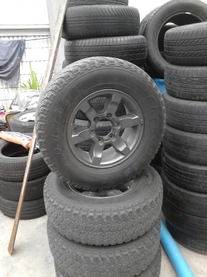 ขอบ 15 พร้อมยาง DUNLOP GRANDTREK 235/70R15 ขาย 4 ล้อ 4800 บาท TEL.081-427-3941 ขอบ 15 พร้อมยาง DUNLOP GRANDTREK 235/70R15 ขาย 4 ล้อ 4800 บาท TEL.081-427-3941