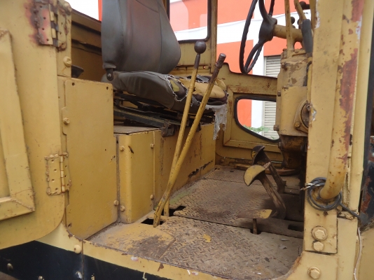 ขายด่วนรถเกรดCAT12Fรถสภาพพร้อมใช้งานเครืองดีตัวรถสวย