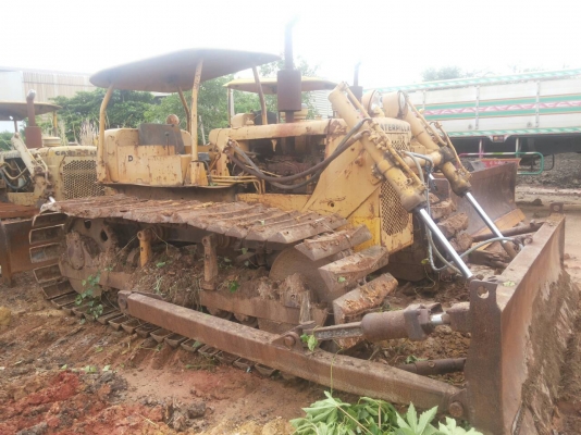 ขายรถแทรกเตอร์D4สภาพดีพร้อมใช้งาน