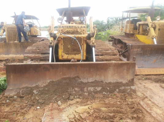 ขายรถแทรกเตอร์D4สภาพดีพร้อมใช้งาน