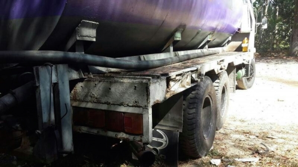 รถมิตซู 10 ล้อ ท้ายลาด FN527M - A  / 190 แรงม้า  ( บรรทุกแท่งน้ำ )  สนใจติดต่อ  081 - 6079515