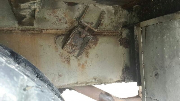 รถมิตซู 10 ล้อ ท้ายลาด FN527M - A  / 190 แรงม้า  ( บรรทุกแท่งน้ำ )  สนใจติดต่อ  081 - 6079515