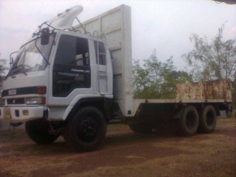 รถสิบล้อเพลาเดียวพื้นเรียบ