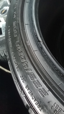 ขายยาง ซอฟ 225 40 18 ชุดละ 11500