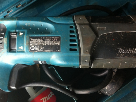 ส่วานไฟฟ้า 3 ระบบ MAKITA รุ่น HR 2470 FT ขนาด 780 W.  มีหัวจับดอกส่วานโรตารี