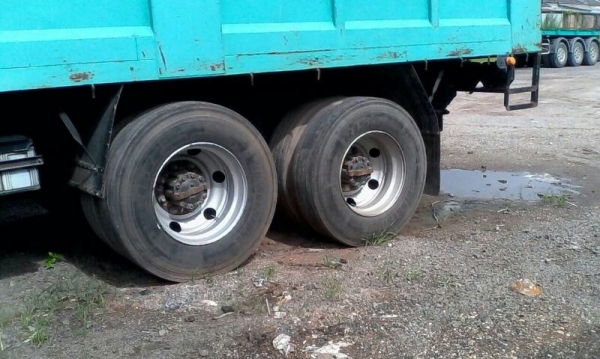 รถฮีโน่ 10 ล้อ หลังถนน FM1A  /  344 แรงม้า. ปี 52  ( ขายแม่ , ลูก )   สนใจติดต่อ  081 - 6079515