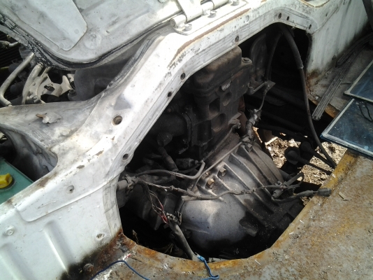 ขายเครื่อง3L พร้อมเกียร์รถตู้ยังอยุในรถ เครื่องแน่นติดง่ายท้าพิสูจน์ครับ ขาย 35000 บาท