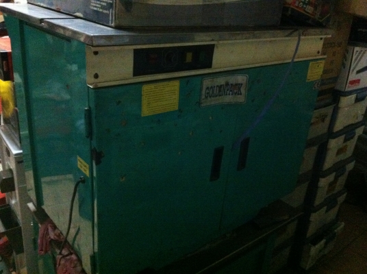 เครื่องแพ็คและรัดกล่องด้วยสายรัดพลาสติกด้วยความร้อน และตัดให้ ใช้งานง่าย ปรับตั้งการัดได้ (มี 2 เครื่อง)