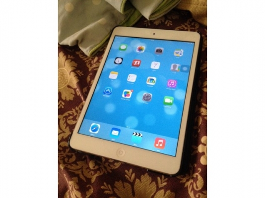 Ipad Mini 16 GB wifi สภาพสวย ประกันหมดกันยายน 7899 บาทเท่านั้น