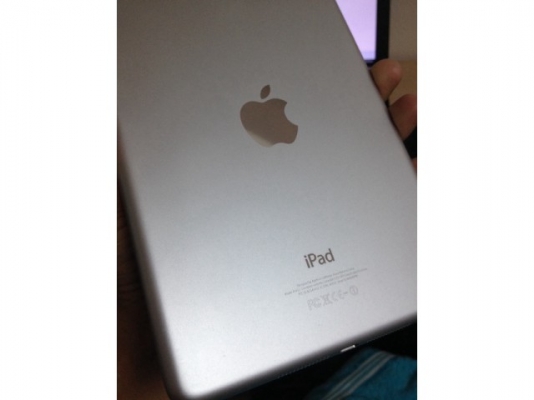 Ipad Mini 16 GB wifi สภาพสวย ประกันหมดกันยายน 7899 บาทเท่านั้น