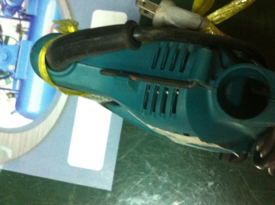 เลื่อยไฟฟ้าจิ๊กซอ MAKITA รุ่น 4329 ขนาด 450 W. ความเร็วที่ 500-3100 รอบ ปรับความเอียงได้หลายระดับ ปรับสปีดช้าเร็วได้ ใช้งานมาน้อย