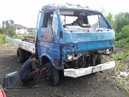 ขายครับรถฉายหนังเก่าไดน่า เครื่องน่าจะเป็นWO4D117 แรงครับ เครื่องแน่นมากท้าพิสูจน์ ไม่รวมถาดไสลด์ ขาย 90000 บาท (ไม่มีทะเบียน)