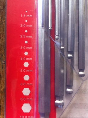 ชุดประแจหกเหลี่ยมและประแจดาวอย่างละชุด ยี่ห้อ Moller  แบบก้านยาว มีความแข็ง (ได้สองอัน)