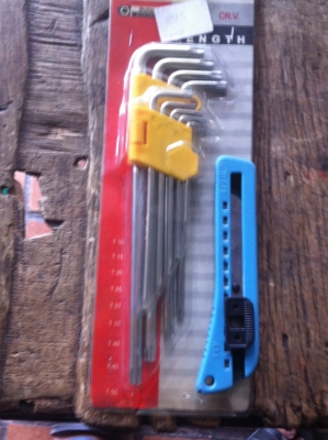 ชุดประแจหกเหลี่ยมและประแจดาวอย่างละชุด ยี่ห้อ Moller  แบบก้านยาว มีความแข็ง (ได้สองอัน)