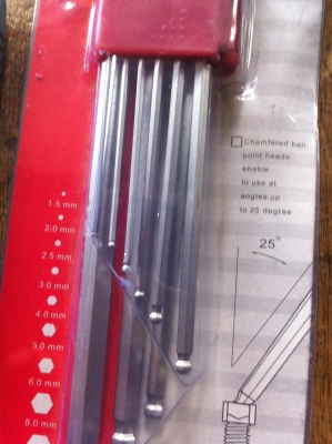 ชุดประแจหกเหลี่ยมและประแจดาวอย่างละชุด ยี่ห้อ Moller  แบบก้านยาว มีความแข็ง (ได้สองอัน)